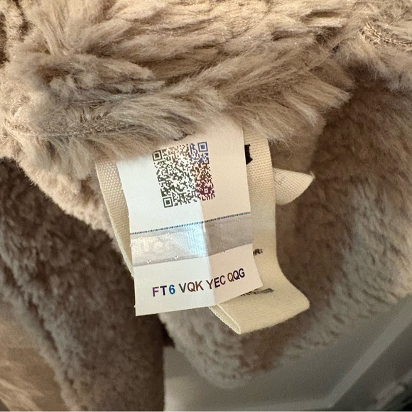 UGG coat - Picture 16 of 16